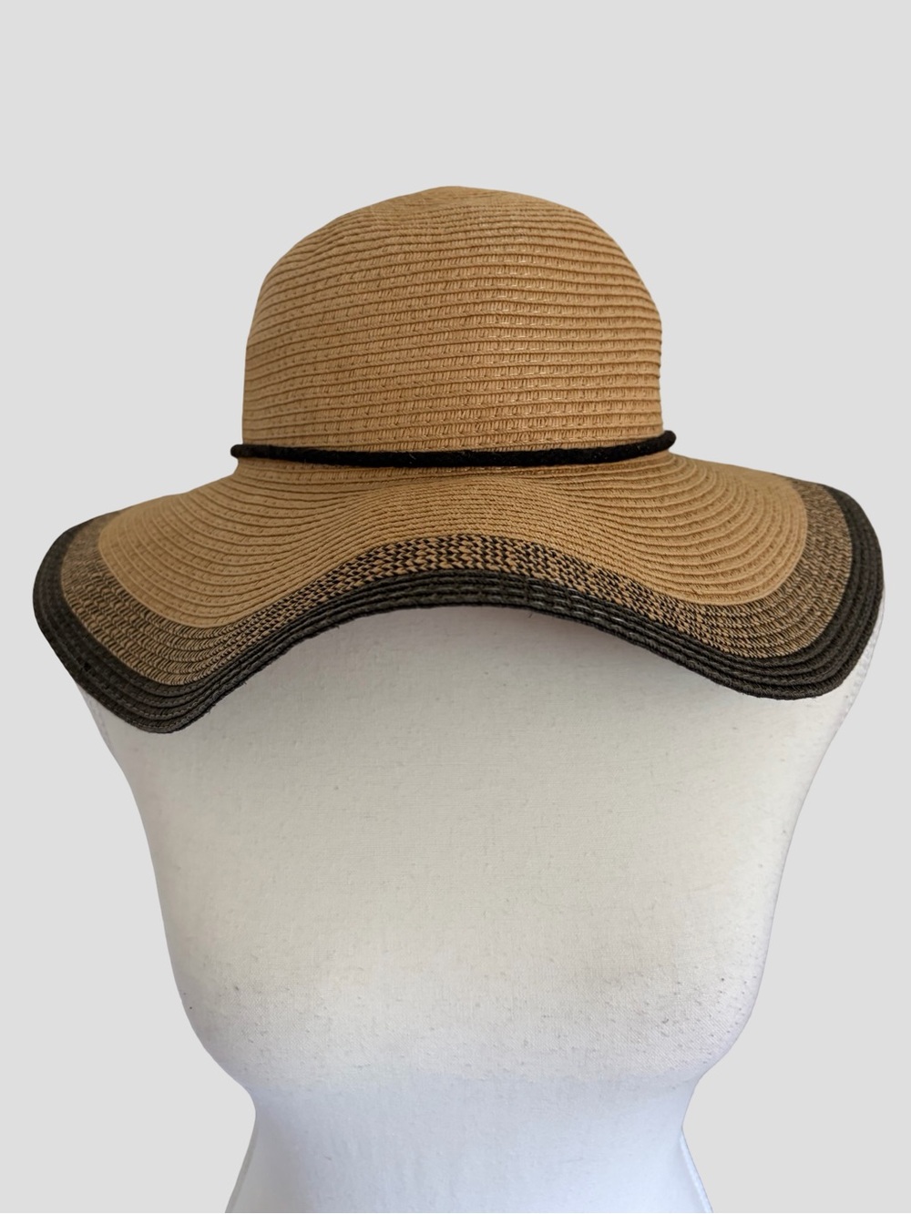 Saks Fifth Avenue Womens Floppy Straw Sun Vacation Beach Hat